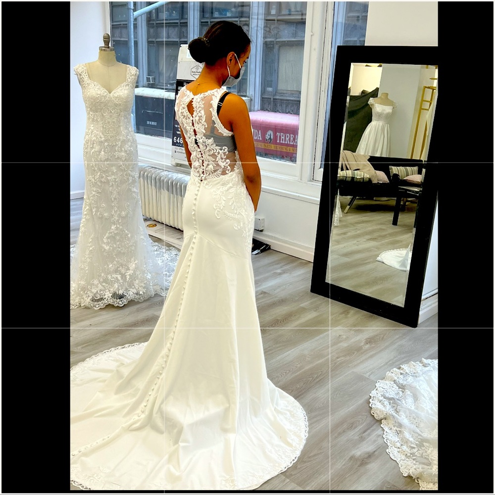 wedding dress  simple mermaid bateau neck sleeveless lace appliqued traditional